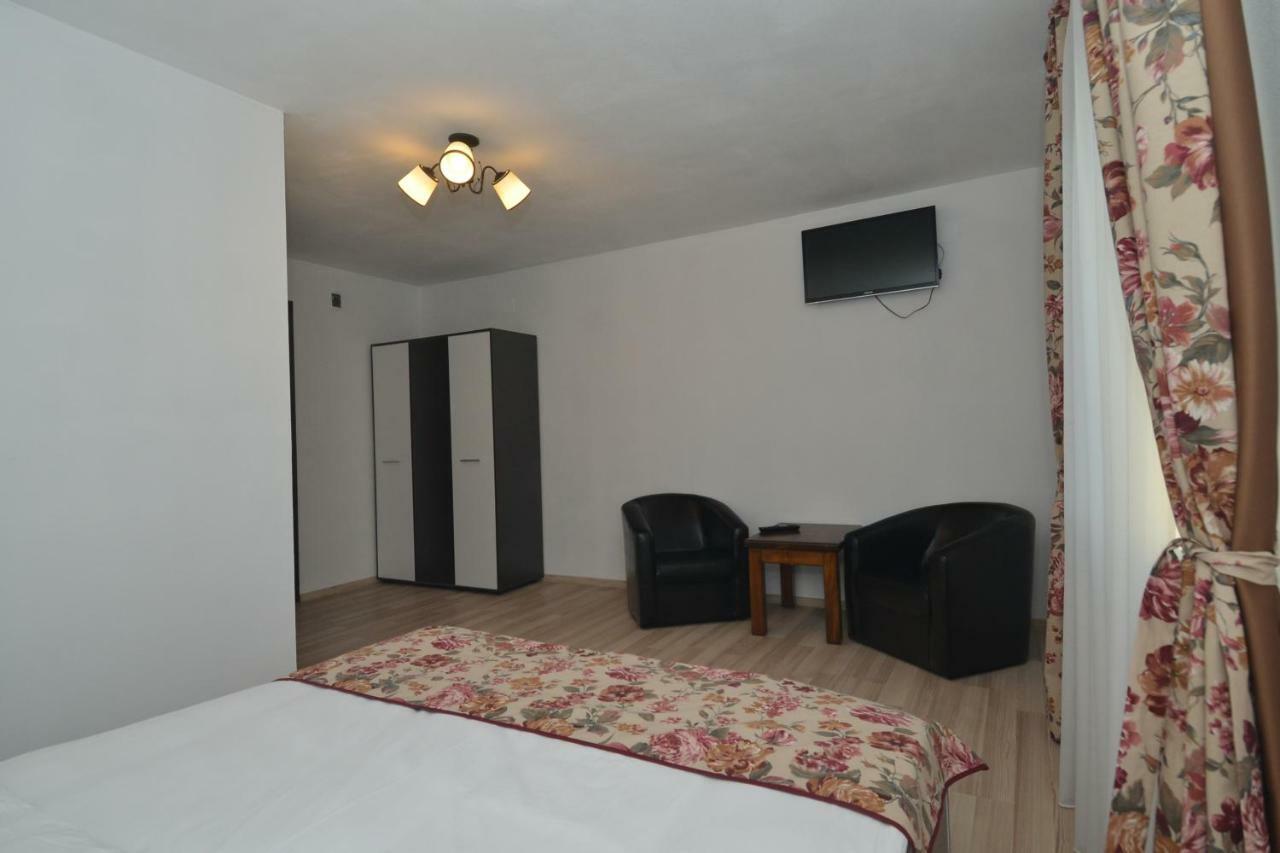 Vila Mogan Hotel Moieciu de Jos Ngoại thất bức ảnh