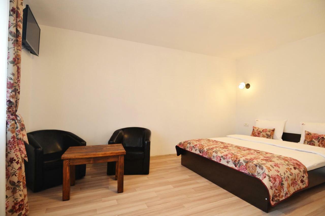 Vila Mogan Hotel Moieciu de Jos Ngoại thất bức ảnh